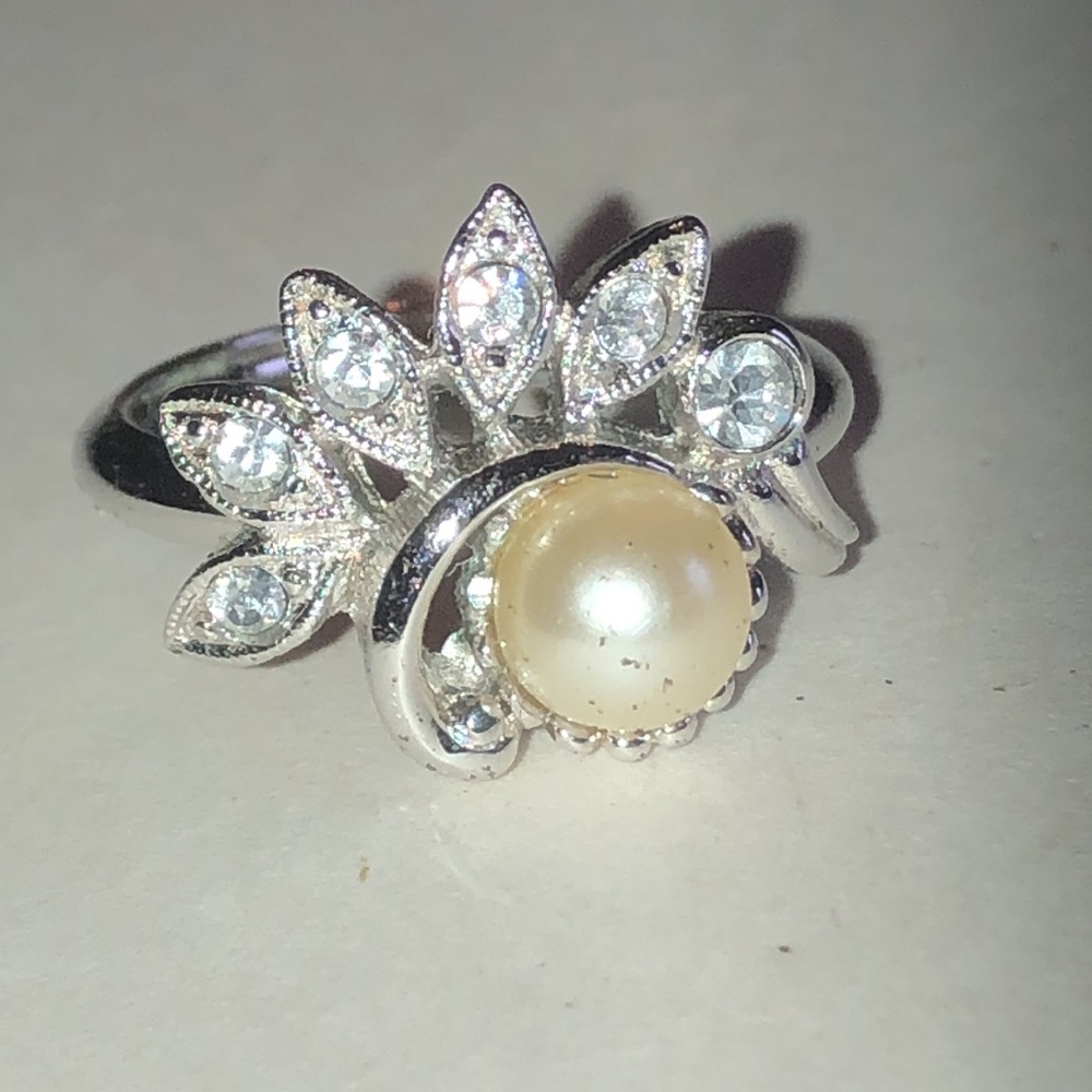 Avon Faux Pearl & Crystal Silver Tone Statement Ring